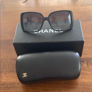 CHANEL Sunglasses with original case and box